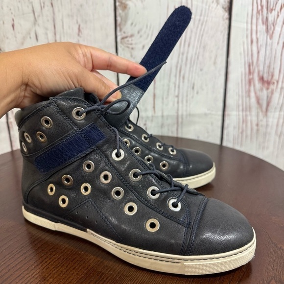 STUART WEITZMAN women’s high top sneakers dark navy blue riveted size 7.5 GUC - Picture 10 of 16